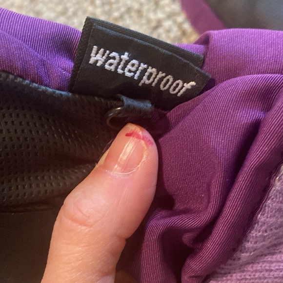 NWOT Champion Girls 4-7 Purple Waterproof Adjustable Mittens - Picture 3 of 6